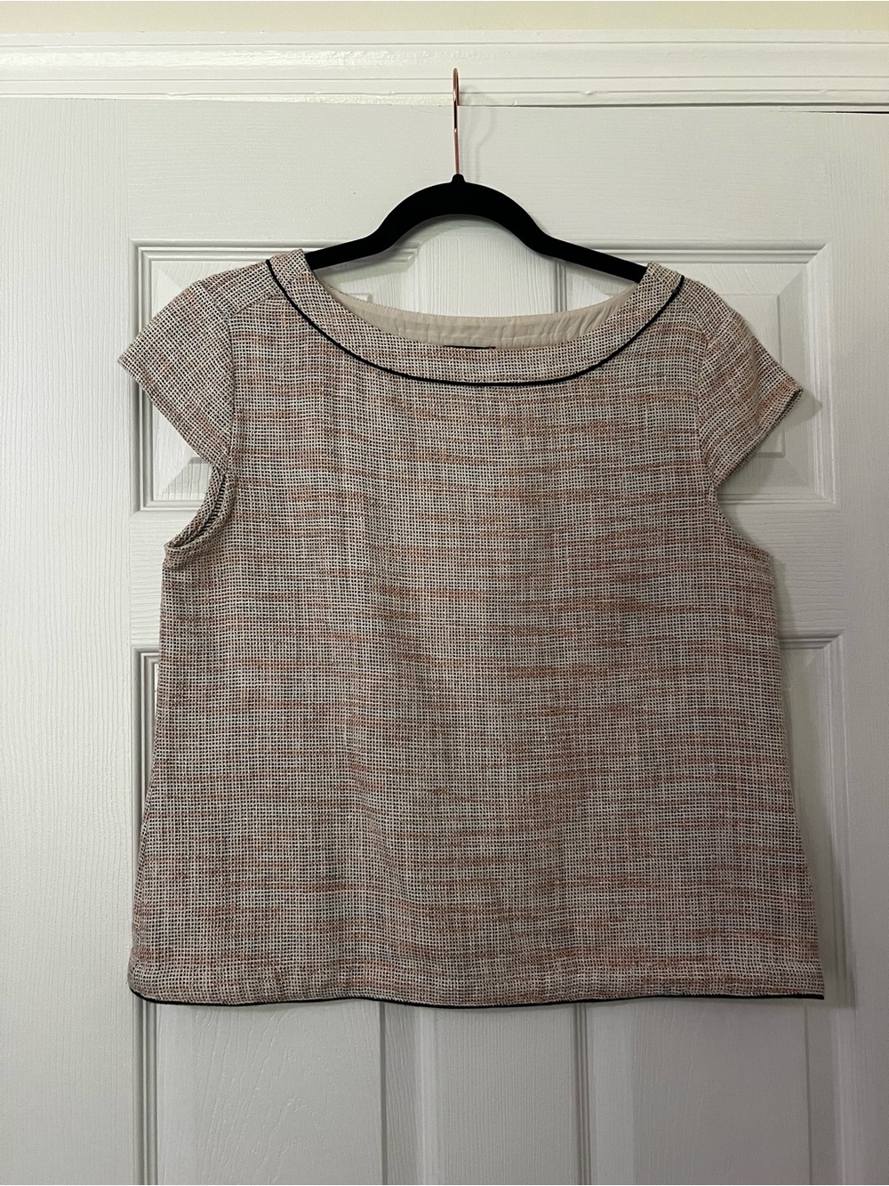 Ann Taylor Women’s Blouse Size S Beige Black Herringbone Woven Scoop Neck